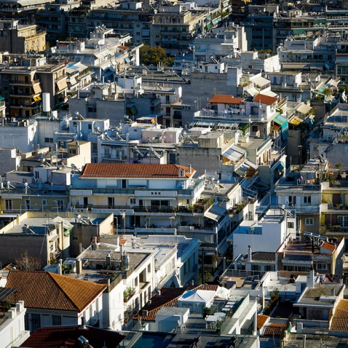 Η κατοικία γίνεται «επένδυση» και η «κοινωνία» πληρώνει το αντίτιμο