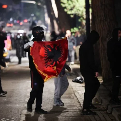 Αλβανία: Τεταμένη η κατάσταση στα Τίρανα