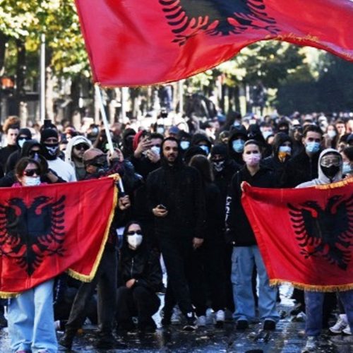 Αλβανία 8η μέρα συγκρούσεων: Φοιτητές αντιμέτωποι με την Αστυνομία και ο Έντι Ράμα σκληραίνει την στάση του