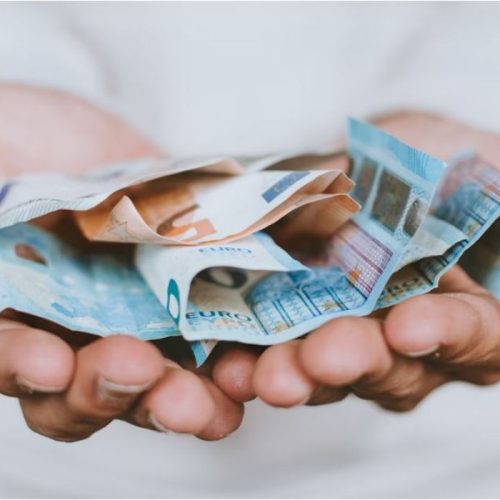 Δύο νέα επιδόματα φέτος το φθινόπωρο – Ποιοι θα τα πάρουν