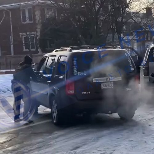 (Σκληρό Βίντεο) Θανάσιμα πυρά πρακτόρων της ICE σε επιχείρηση στα προάστια της Μινεάπολης, νεκρή 37χρονη γυναίκα