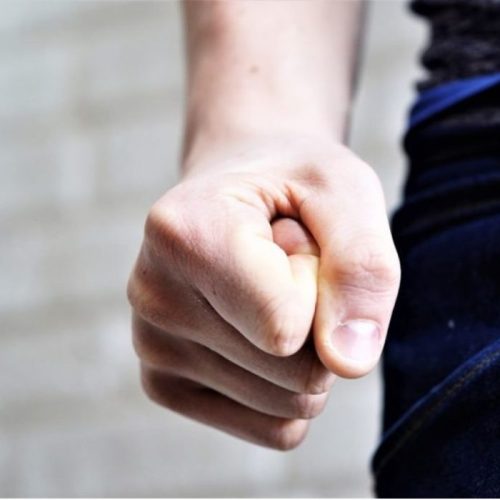 Σοκαριστικό περιστατικό στην Ηλιούπολη: Έξι ανήλικοι ξυλοκόπησαν και λήστεψαν 17χρονο – Όλη η επίθεση καταγράφηκε σε βίντεο