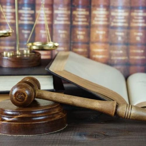 Δικηγόροι απαιτούν αυστηρό νόμο για να σταματήσουν τις καταχρηστικές πρακτικές εταιρειών είσπραξης απαιτήσεων