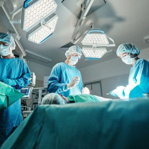 Απογευματινά χειρουργεία σε κρίση: Μειώνονται συνεχώς – Δυσαρεστημένο το προσωπικό για τις καθυστερήσεις πληρωμών