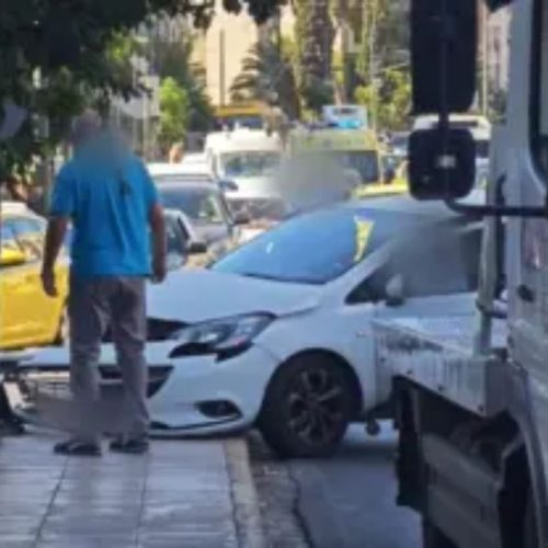 ΑΘΗΝΑ ΣΟΚ: ΔΕΝΤΡΟ ΠΕΦΤΕΙ ΣΤΗΝ ΠΛΑΤΕΙΑ ΑΓΙΑΣ ΕΙΡΗΝΗΣ – ΔΥΟ ΤΡΑΥΜΑΤΙΕΣ!
