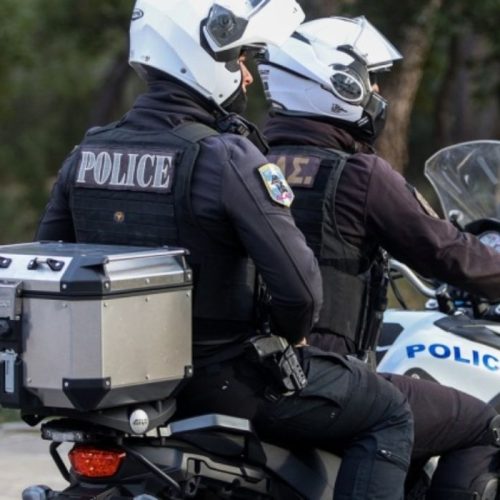 Τρομακτικό περιστατικό: Τέσσερις επιτέθηκαν και απείλησαν ανήλικο με αιχμηρό αντικείμενο σε Λύκειο στα Πετράλωνα