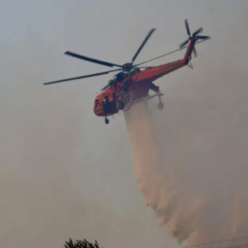 Φωτιά Τώρα στα Καμένα Βούρλα: Τρία Εναέρια Μέσα Επιχειρούν