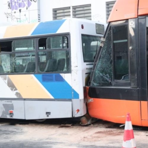Το ChatGPT είπε:  Πειραιάς: Ερευνώνται τα αίτια του τροχαίου Τραμ-λεωφορείου – 21 τραυματίες πήραν εξιτήριο