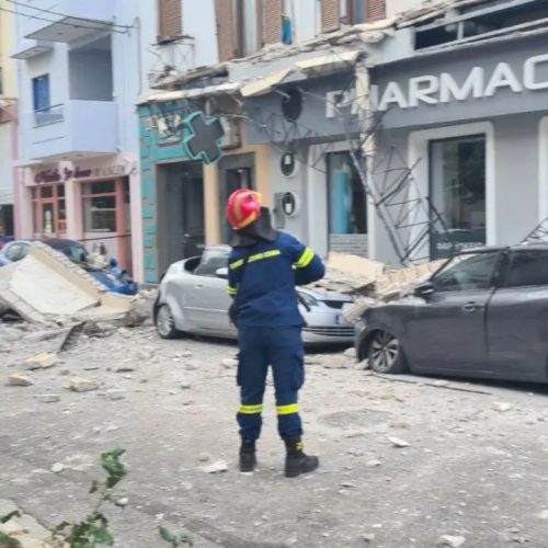 Κατέρρευσαν μπαλκόνια σε πολυκατοικία στο Λαύριο – Από θαύμα δεν υπήρξαν τραυματισμοί!