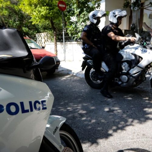 Γλυφάδα: Οικιακή Βοηθός Ρίχνει Υπνωτικό και Κλέβει Τρία Κινητά και 300€!