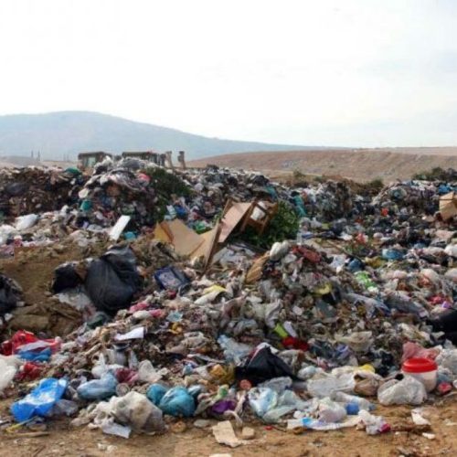 Ασπρόπυργος: Συνελήφθησαν δύο άτομα που πετούσαν απόβλητα – Δείτε το βίντεο της ΕΛ.ΑΣ.