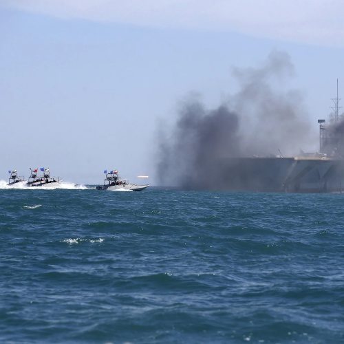 Το Ιράν ανακοίνωσε στρατιωτικές ασκήσεις με πραγματικά πυρά στα Στενά του Χορμούζ