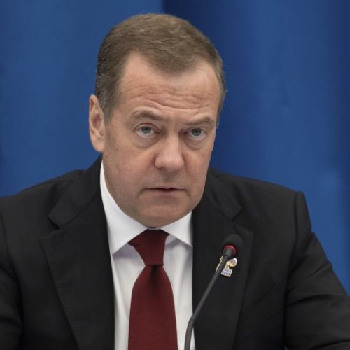 Ντ. Μεντβέντεφ – H ΜΟΣΧΑ ΘΑ «ΑΝΤΕΞΕΙ» τις νέες κυρώσεις της ΕΕ και θα ΚΛΙΜΑΚΩΣΕΙ τα «ΧΤΥΠΗΜΑΤΑ» στην Ουκρανία