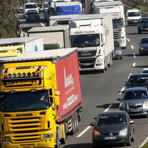 Απαγόρευση κυκλοφορίας φορτηγών άνω των 3,5 τόνων κατά την περίοδο εορτασμού της 28ης Οκτωβρίου