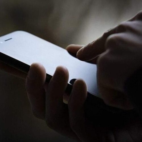 Εκατοντάδες συλλήψεις για «διαδικτυακές απάτες» – Παρίσταναν τις διασημότητες, εκβίαζαν τα θύματα