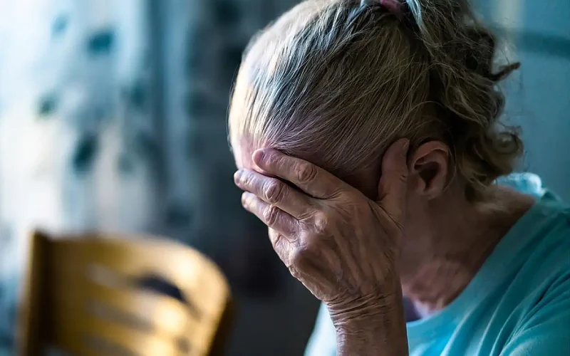 Τηλεφωνική απάτη με λεία που ξεπερνά τις 200.000 – Επεισαν ηλικιωμένη για δήθεν κίνδυνο πυρκαγιάς λόγω βραχυκυκλώματος