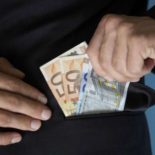 Απάτη «μαμούθ» στο Ηράκλειο: 1 εκατομμύριο ευρώ αφαιρέθηκαν από πολίτες – Θλίψη για αυτοκτονία θύματος