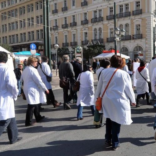 «Στα κάγκελα» οι υγειονομικοί – 24ωρη απεργία αποφάσισε η ΠΟΕΔΗΝ