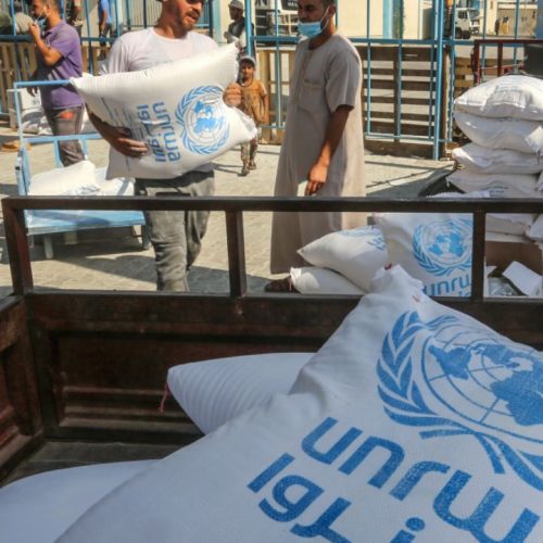 Η UNRWA «ξεκλειδώνει» τη βοήθεια: Τρόφιμα και φάρμακα ετοιμάζονται να κατακλύσουν τη Γάζα