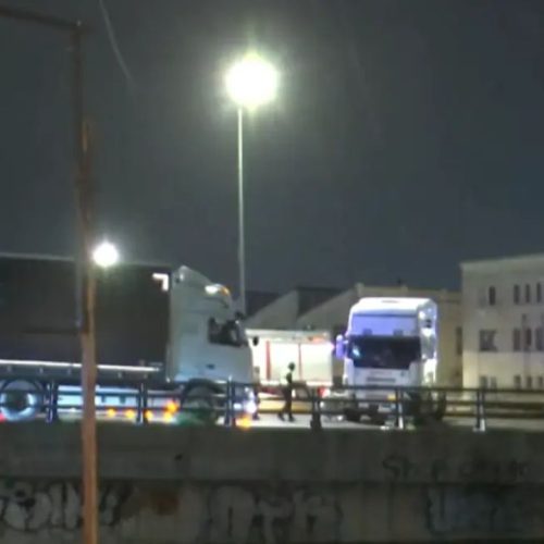Μποτιλιάρισμα-«κόλαση» στον Κηφισό: Νταλίκα σε μπάρες στη Λένορμαν – Καραμπόλα 3 ΙΧ στα ΚΤΕΛ