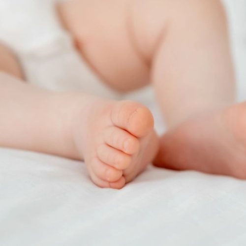 Θαύμα στην Χαλκίδα: Γυναίκα φέρνει στον κόσμο μωρό λίγα μέτρα πριν τα επείγοντα!