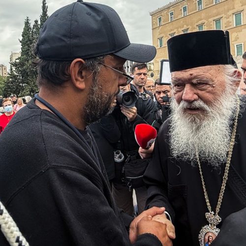 Σύνταγμα: Ο Αρχιεπίσκοπος Ιερώνυμος επισκέφθηκε τον Πάνο Ρούτσι – φωτογραφίες