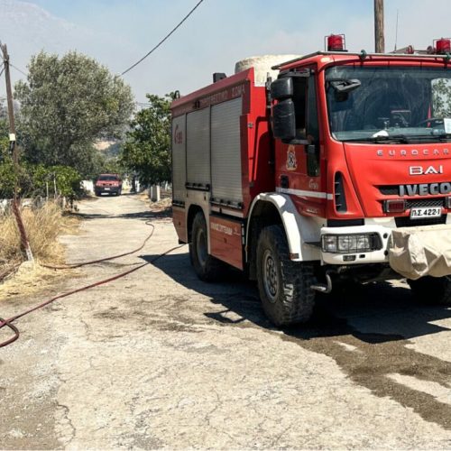 Καπνός και χάος στην Καρδίτσα: Φωτιά καταστρέφει 70 τόνους βαμβάκι