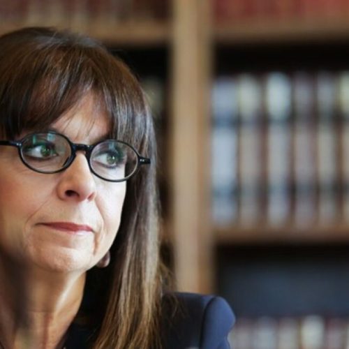 Κανείς δεν πάει χαμένος – Η Σακελλαροπούλου τώρα σε θεατράλε…
