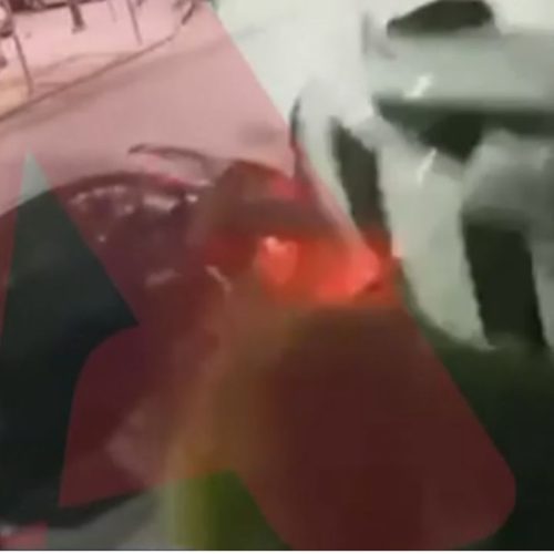 Άγριο τροχαίο στο Ίλιον: Αυτοκίνητο ξήλωσε κολώνες, συγκρούστηκε με ΙΧ και ανατράπηκε