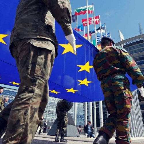ΕΥΡΩΠΗ ΣΕ ΠΡΟΠΟΛΕΜΙΚΗ ΤΡΟΧΙΑ: ΔΙΣΕΚΑΤΟΜΜΥΡΙΑ ΓΙΑ ΟΠΛΑ, ΛΙΤΟΤΗΤΑ ΓΙΑ ΤΟΥΣ ΠΟΛΙΤΕΣ
