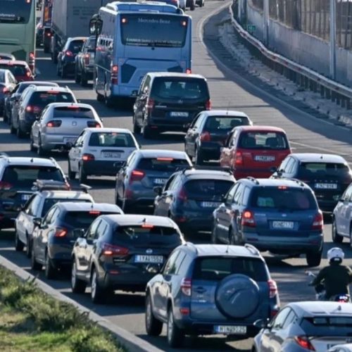 Κυκλοφοριακό χάος στην Αττική Οδό – Καθυστερήσεις έως 45’ μετά από τροχαίο