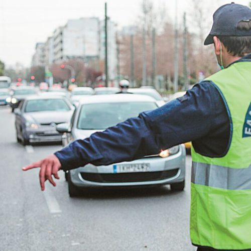 Κίνηση στους δρόμους και τεχνολογία: Τεχνητή νοημοσύνη, νέα πρόστιμα και ρεκόρ 7 ετών σε μείωση θανατηφόρων τροχαίων