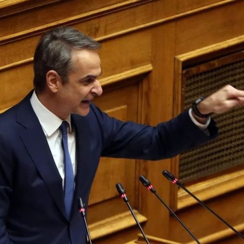 Αυτογελοιοποίηση Μητσοτάκη και βουλευτών