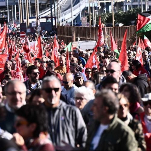 Παραλύει η Ιταλία: Γενική απεργία και μαζικές διαδηλώσεις υπέρ της Γάζας μετά τον αποκλεισμό του στολίσκου