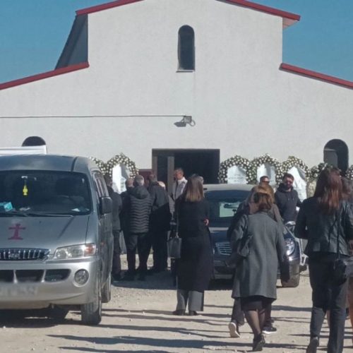 Βαρύ πένθος στο Δαμάσι: Κηδεία της 49χρονης Ζωής που έχασε τη ζωή της σε φούρνο