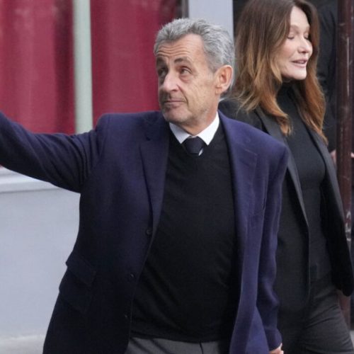 Σαρκοζί στη φυλακή: Η πρώτη μέρα με φωνές, γυμναστική και επίσκεψη της Κάρλα Μπρούνι