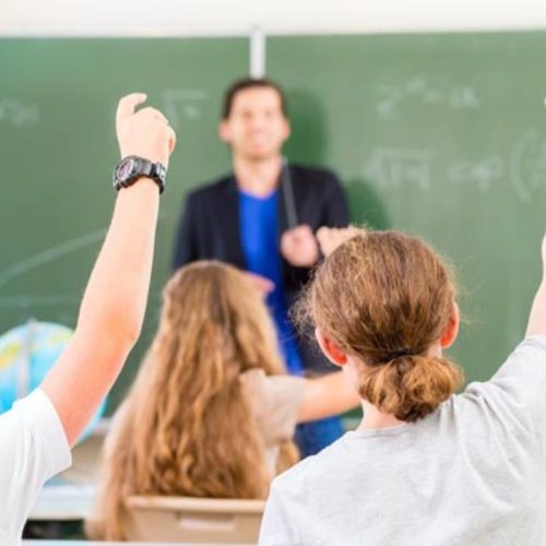 Σοκ στα σχολεία: Διευθύνσεις απαγορεύουν σε μαθητές να πηγαίνουν τουαλέτα και κλειδώνουν το χαρτί υγείας