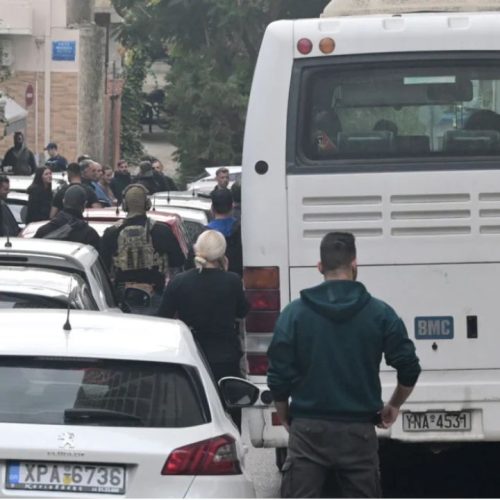 Με αστυνομικό κονβόι και δρακόντεια μέτρα ασφαλείας στη ΓΑΔΑ οι συλληφθέντες της μαφίας του ΟΠΕΚΕΠΕ