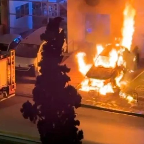 Νέα Φιλαδέλφεια: Εμπρηστική Επίθεση με Μπουκάλια Βενζίνης σε ΙΧ