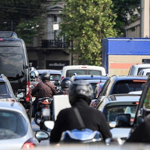 Κίνηση-κόλαση στους δρόμους: μποτιλιάρισμα στον Κηφισό και καθυστερήσεις έως 30΄ στην Αττική Οδό