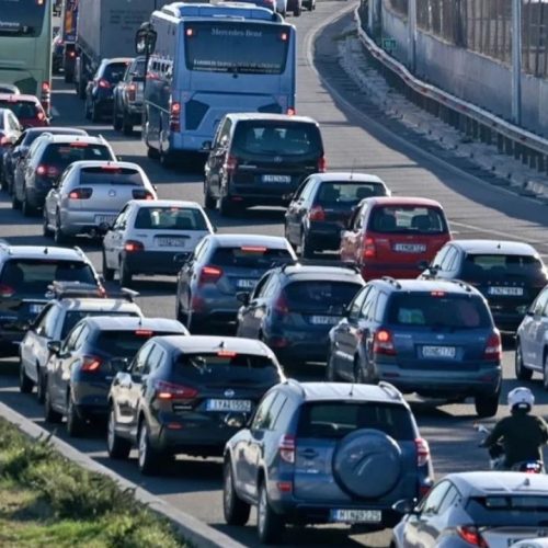 Κόλλησαν όλοι στους δρόμους: Μποτιλιάρισμα σε Κηφισό, Πειραιώς και Αττική Οδό