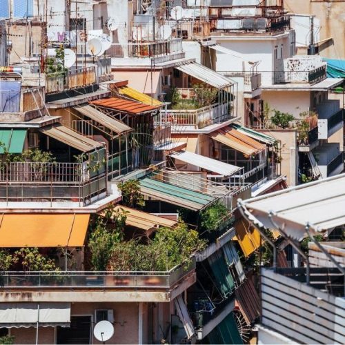 Κυβέρνηση για κλάματα – Στεγαστικό πρόβλημα με δεκάδες χιλιάδες κλειστά ακίνητα