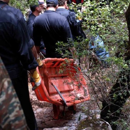 Σοκαριστικό περιστατικό στη Λάρισα: Άνδρας εγκλωβίστηκε σε 22 μέτρων σπηλιά – Επιχείρηση διάσωσης από την ΕΜΑΚ