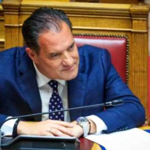 Ο Πέτσας, ο Άδωνις και η σημαία