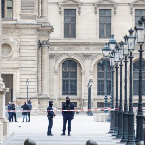 Λούβρο: Τρίτος ύποπτος της κλοπής συλλαμβάνεται στο Παρίσι