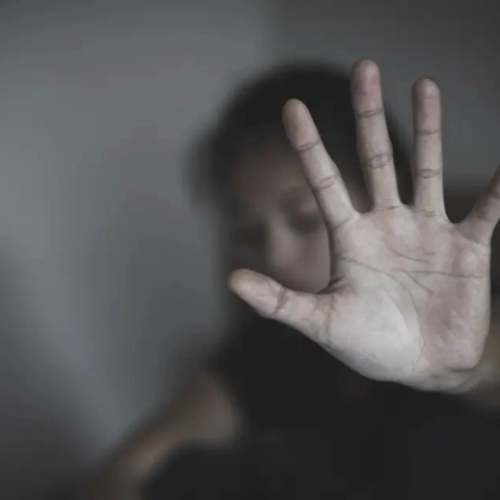 «Θεσσαλονίκη: Ξέσπασε μανιασμένος – Απείλησε να σκοτώσει τη σύζυγό του μπροστά στο παιδί τους επειδή νόμιζε πως τον απατά!