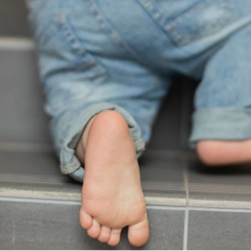Σοκ στα Πατήσια: Μωρό 1 έτους διασωληνωμένο – Κατέρρευσε αφού ο πατέρας κάπνισε ναρκωτικά δίπλα του