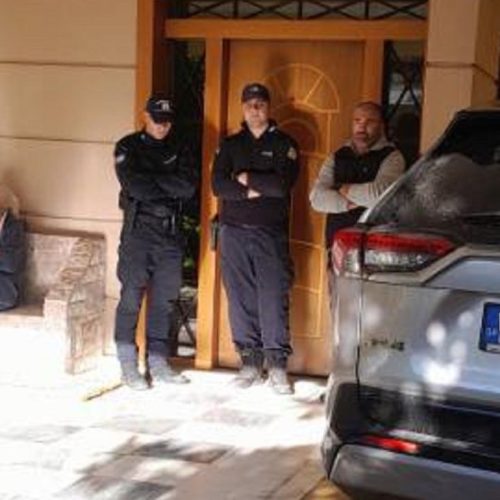 Σοκ στη Γλυφάδα: πετάνε στο δρόμο πατέρα με εγκεφαλικό και παιδί με καρκίνο
