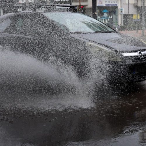 Κακοκαιρία «σφυροκοπά» τη Δυτική Ελλάδα – Στο κόκκινο Θεσπρωτία και Γιάννενα