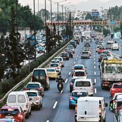Μποτιλιάρισμα στην Παραλιακή μετά από καραμπόλα 3 ΙΧ στην Καλλιθέα – Καθυστερήσεις σε Κηφισό και Αττική Οδό